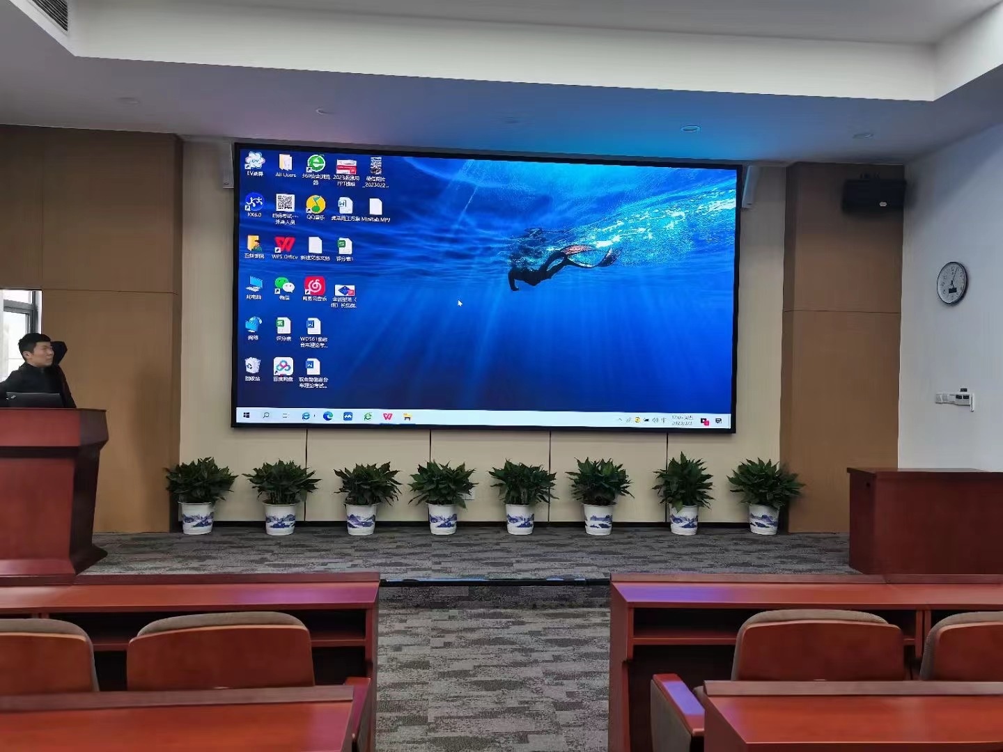 室内LED显示屏在会议室的运用有哪些优势?